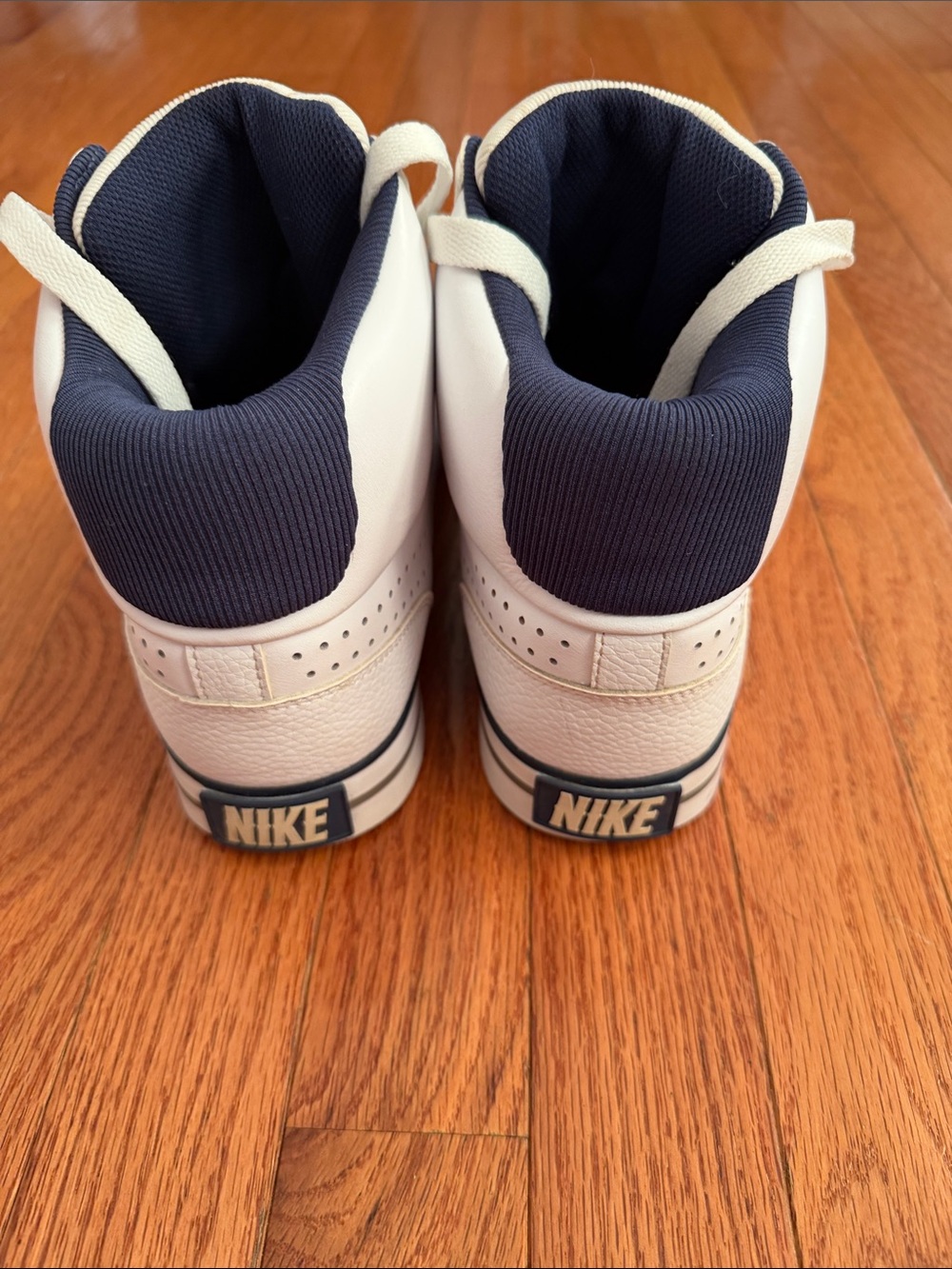 Nike Navaro High White with Navy Trim (Good Condition) Size 10.5 - Picture 4 of 7
